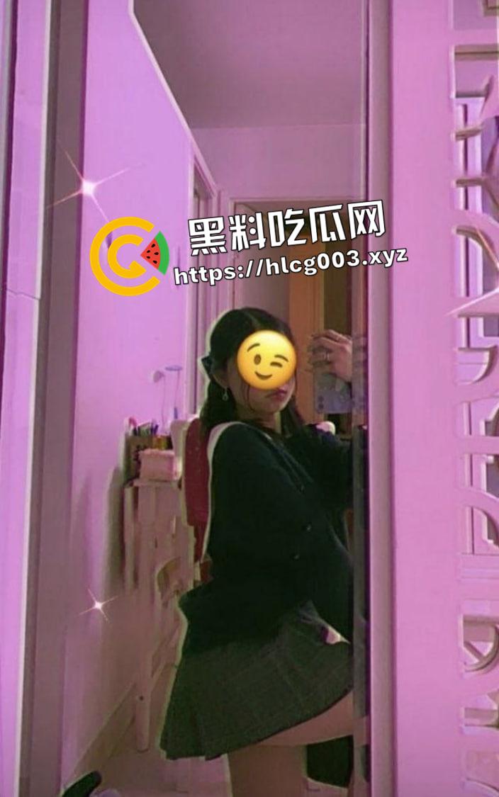 香港大学【陈嘉琪】02年美少女反差母狗 被男友肛塞调教 大屌猛操无毛白虎嫩逼 私密内容被流出-1