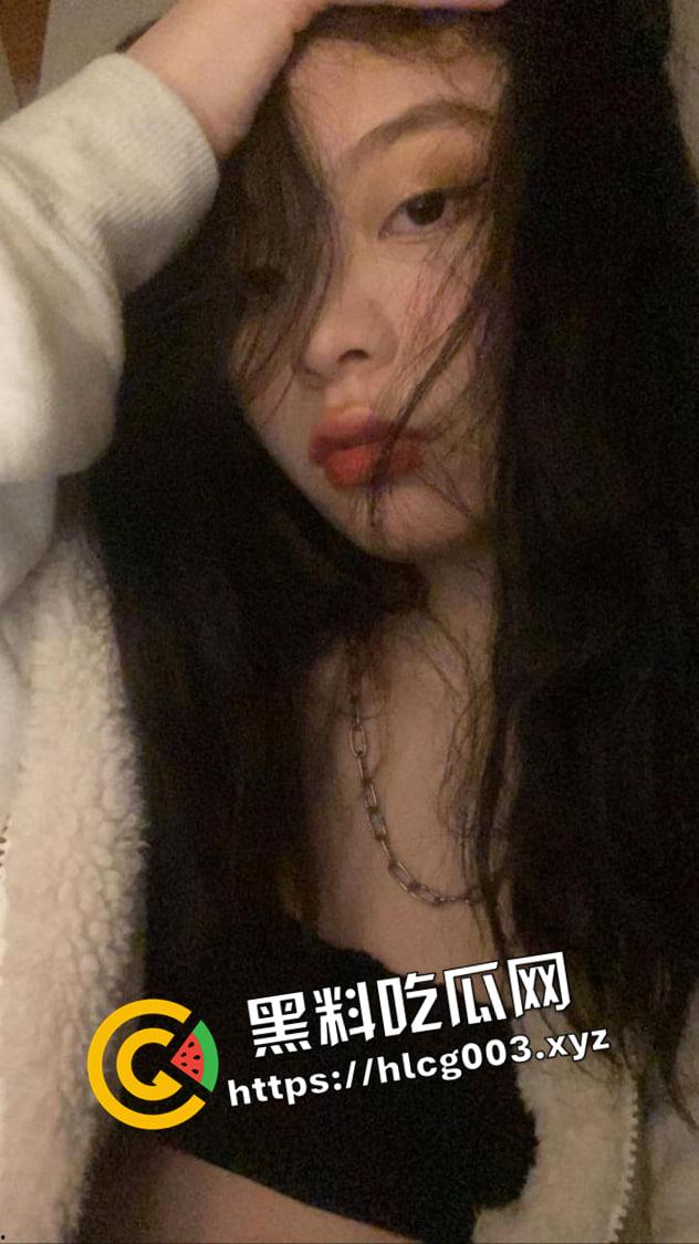 香港大学【陈嘉琪】02年美少女反差母狗 被男友肛塞调教 大屌猛操无毛白虎嫩逼 私密内容被流出-2