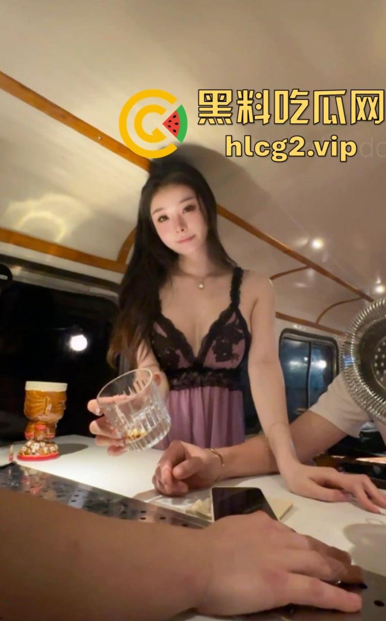 秀人网顶级露出『 逗逗』再爆新作！河边露出大长腿太撩人，盲人推拿让她湿成一片！-10