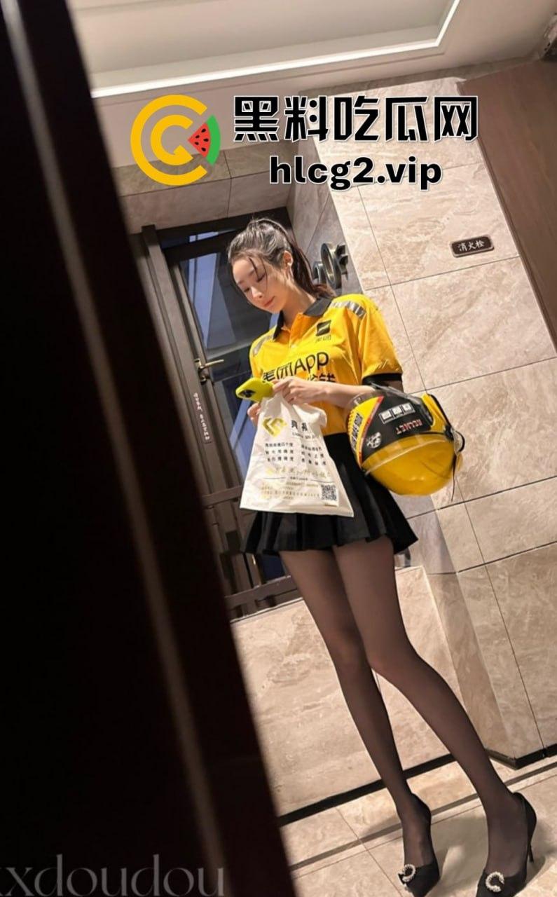 秀人网顶级露出『 逗逗』再爆新作！河边露出大长腿太撩人，盲人推拿让她湿成一片！-45