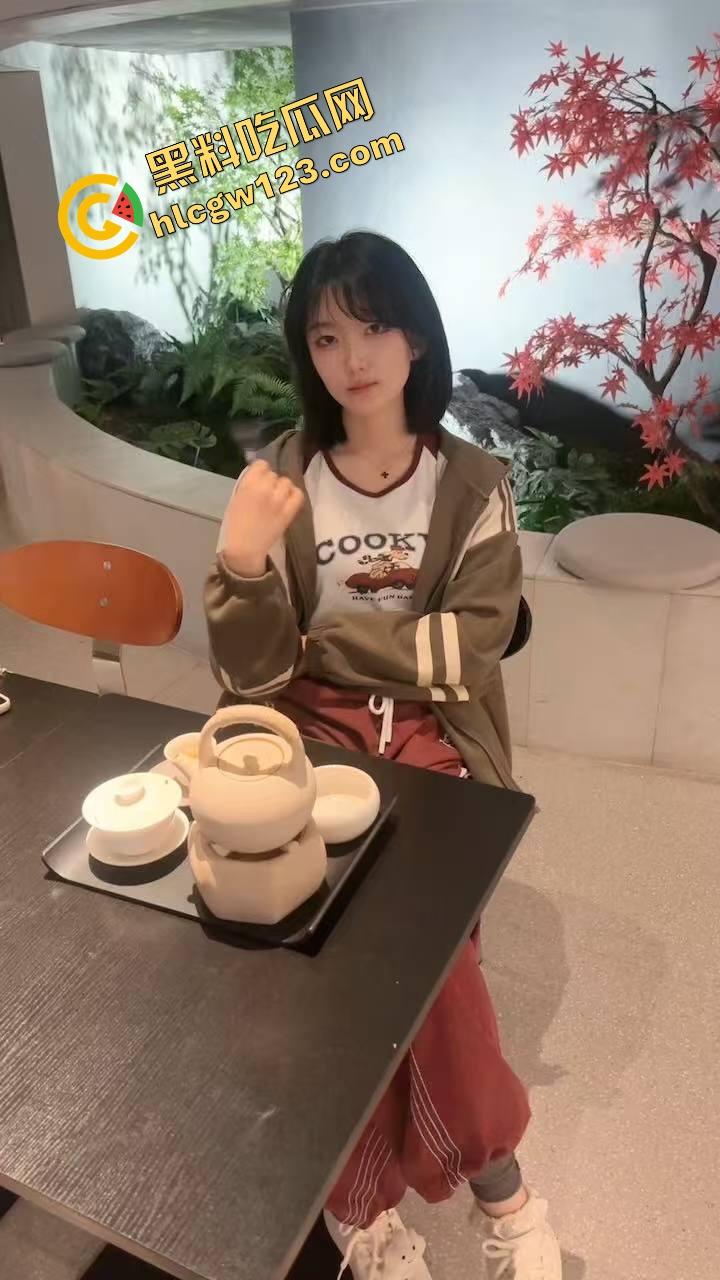 河北龟男自带剧本,老婆想被别的男人操,亲自安排单男上门,酒店3P玩成绿帽淫妻淫语调教局!-1