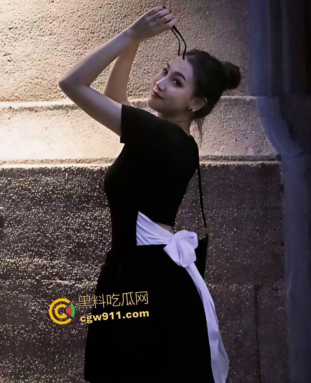 约炮大神【季伯常】狂收高颜值大学生模特，露脸生活照对比反差爆棚，肥臀骚穴水声像打雷！-1