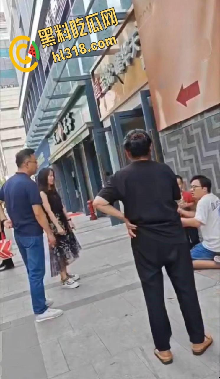 钱多不如鸡巴大!男子控诉老婆出轨,自己月入两万块,打两份工都管不住老婆被戴绿帽!-4