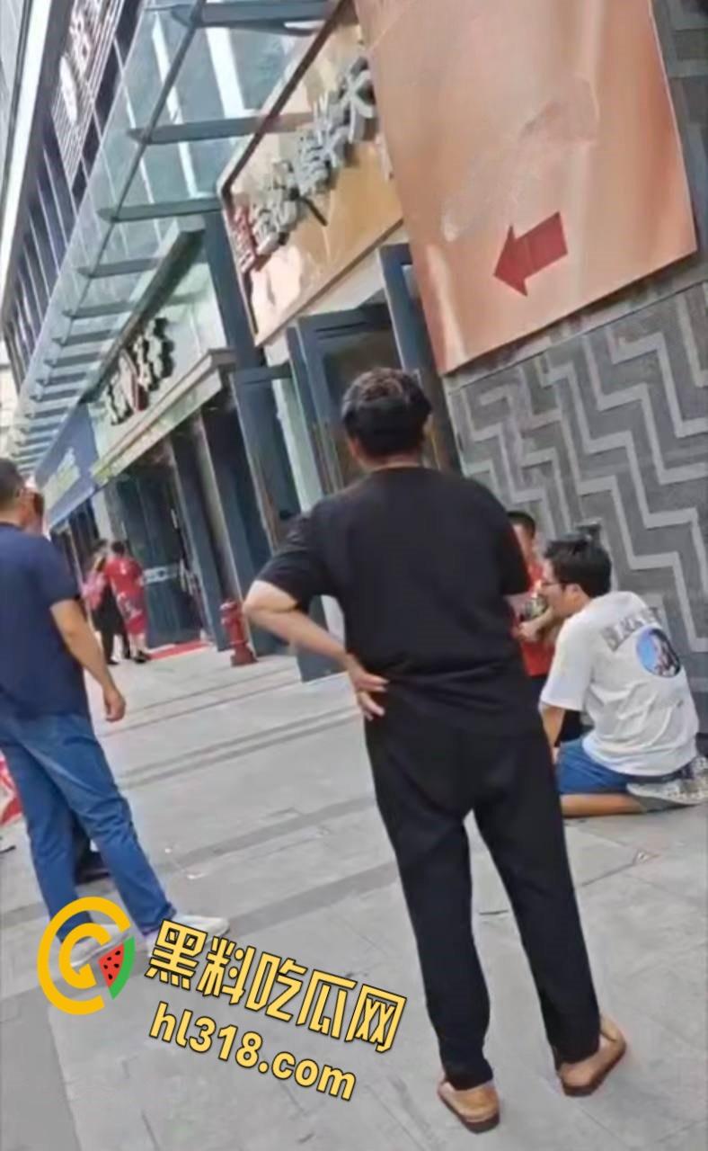 钱多不如鸡巴大!男子控诉老婆出轨,自己月入两万块,打两份工都管不住老婆被戴绿帽!-6