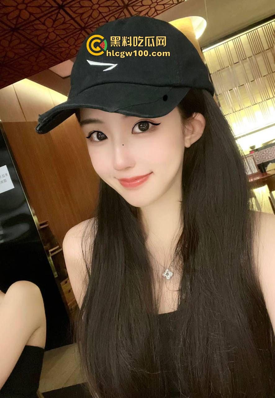 广州极品美女车震口爆实录，醇熟口技一流，吸裹舔吞一气呵成，肉棒爆浆全吞，画面爽到无法形容！-2