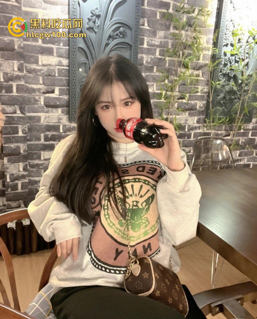 广州极品美女车震口爆实录，醇熟口技一流，吸裹舔吞一气呵成，肉棒爆浆全吞，画面爽到无法形容！-4