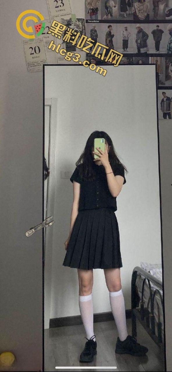 情侣自拍泄密!对镜自慰发给男朋友,男主鸡巴竟然有点短-5