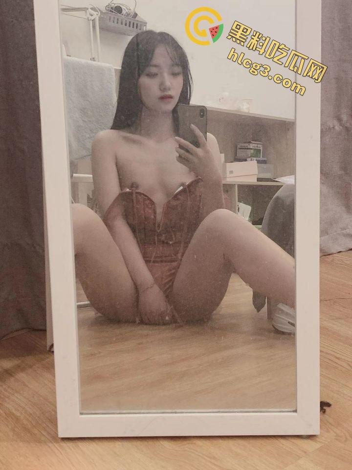 情侣自拍泄密!对镜自慰发给男朋友,男主鸡巴竟然有点短-7