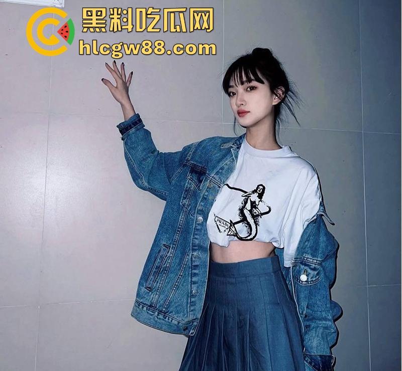 陈翔六点半女演员【王妍】被曝光下海做外围 露脸实拍全裸自慰福利 内容炸裂！-14