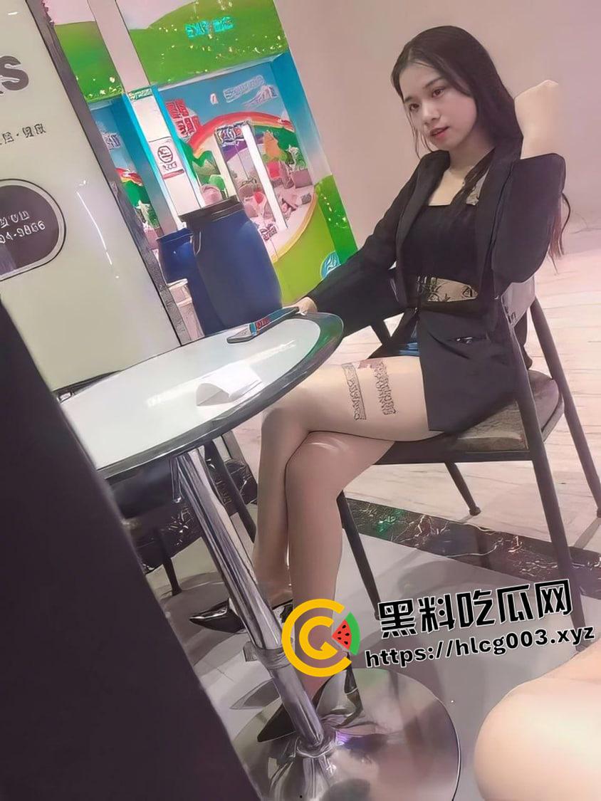 南宁朝阳人妻约炮！极品风骚 眼神拉丝 上了床骚到没边 看见大鸡巴走不动路 私密视频遭流出-1