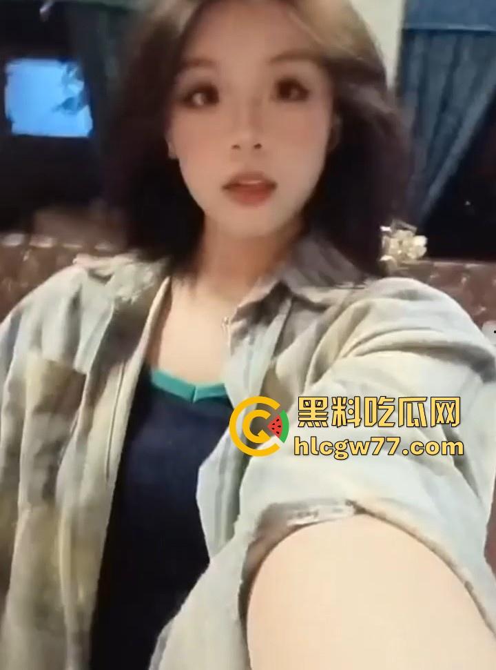 广东肇庆华商学院骚母狗【严宇淇】出轨炮友 前男友将其大量私照泄露，清纯学妹背地竟是鸡巴套子-2