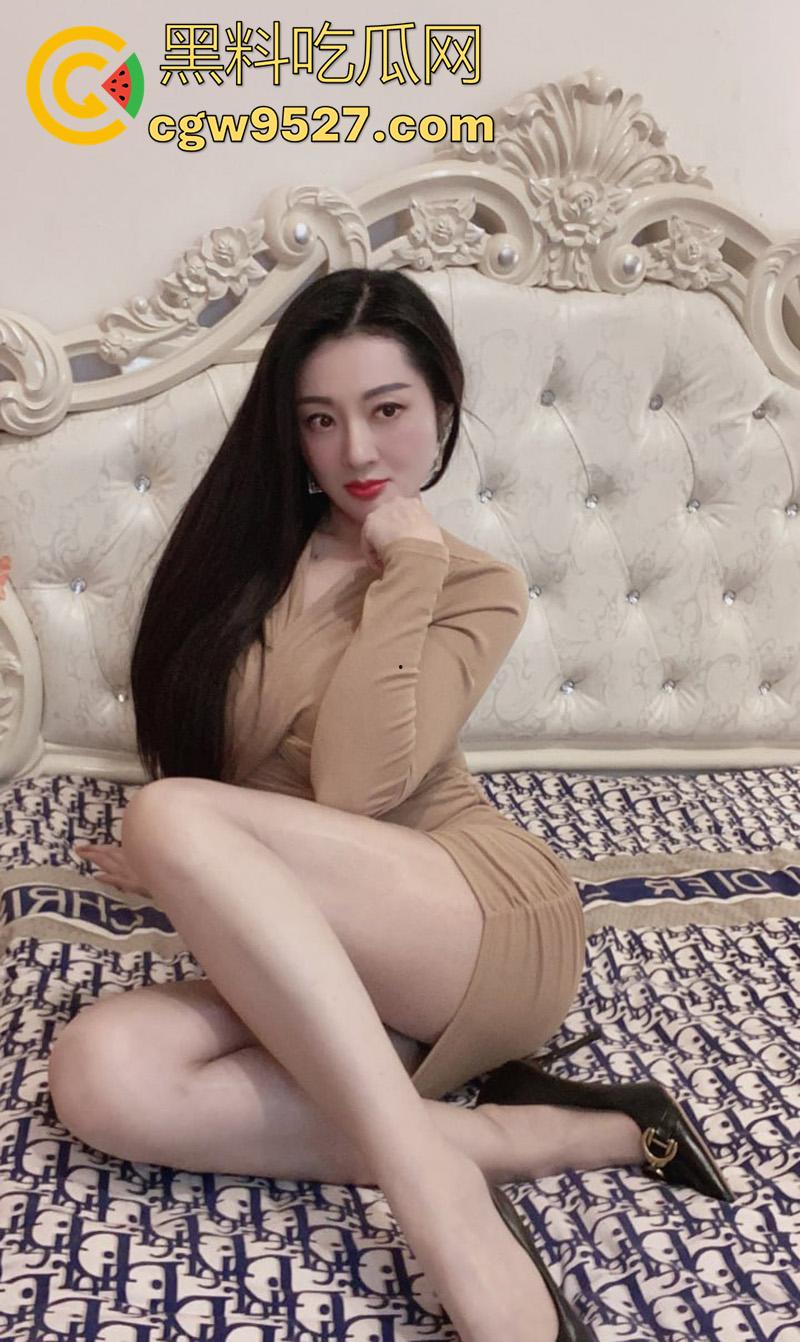 同城完美身材尤物人妻,身材高挑巨乳肥臀,美腿修长极致诱人,背着老公穿各式丝袜自拍勾引,太诱惑了!-6