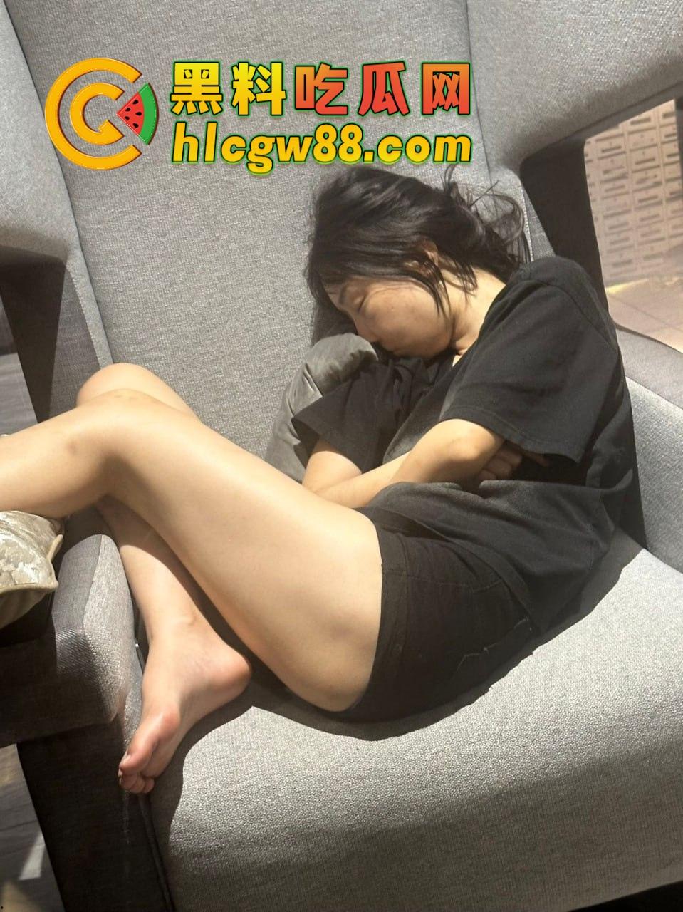 西安故事会『 孔祥奥』吸毒操逼大爆料,白富美皮气奴芯,几罐气就张腿让人干烂,去泰国玩当着警察的面还在吸!-19