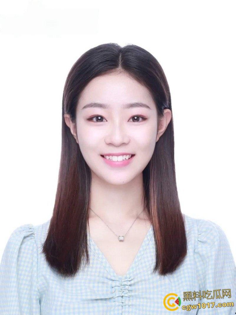 北京城市学院护士【刘源】，偷情裸照遭绿帽男友曝光，户外大胆牵鸡巴散步，情趣肚兜女上疯狂摇摇车！-2