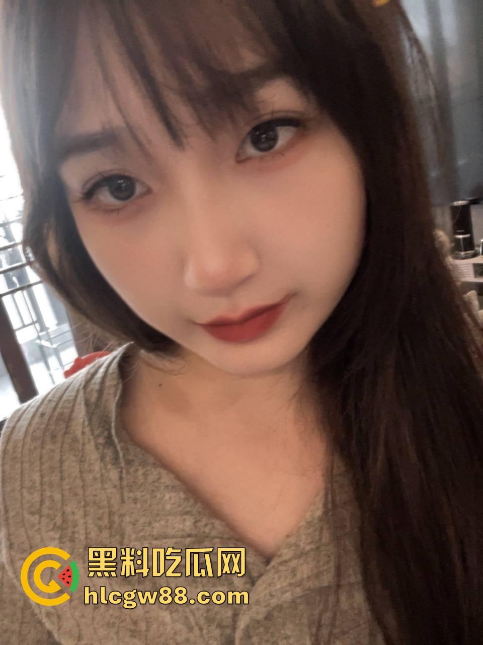 广东骚母狗【钱妮妮】两个娃的妈不守妇道，裸照发炮友视频被曝老公看到不离婚都不合适，约炮还得讲炮德啊！-3