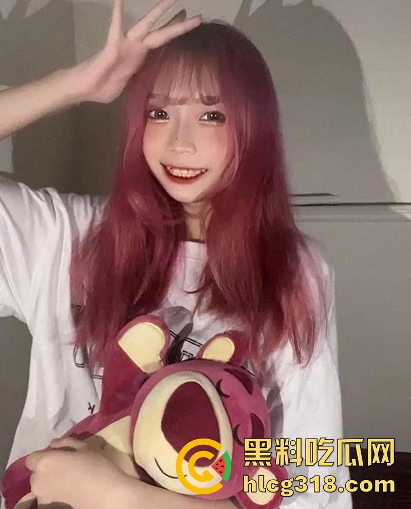 山西大学异物癖母狗【王思琴】,只要一看到粉色就会发骚,一个粉色尾巴肛塞,就能把她变成性奴!-4