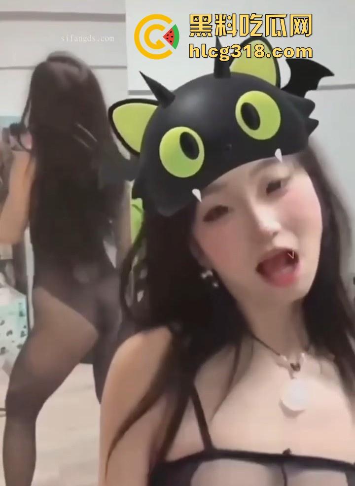 湖南学院舞蹈学姐【梁雯雯】 脸穴同框裸舞自慰,极品身材性感舞蹈,扭起来简直就是淫魔附体!-4