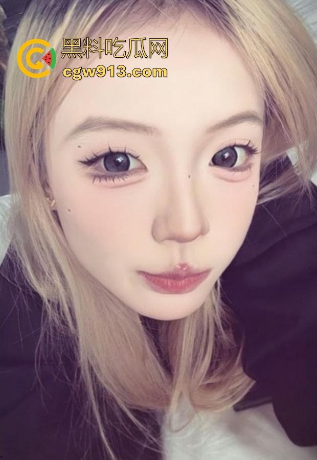 广东工商学院【沈宇希】约炮视频曝光,性感学姐被按在胯下疯狂抽插,插得直反白眼,淫水直流还不满足!-1