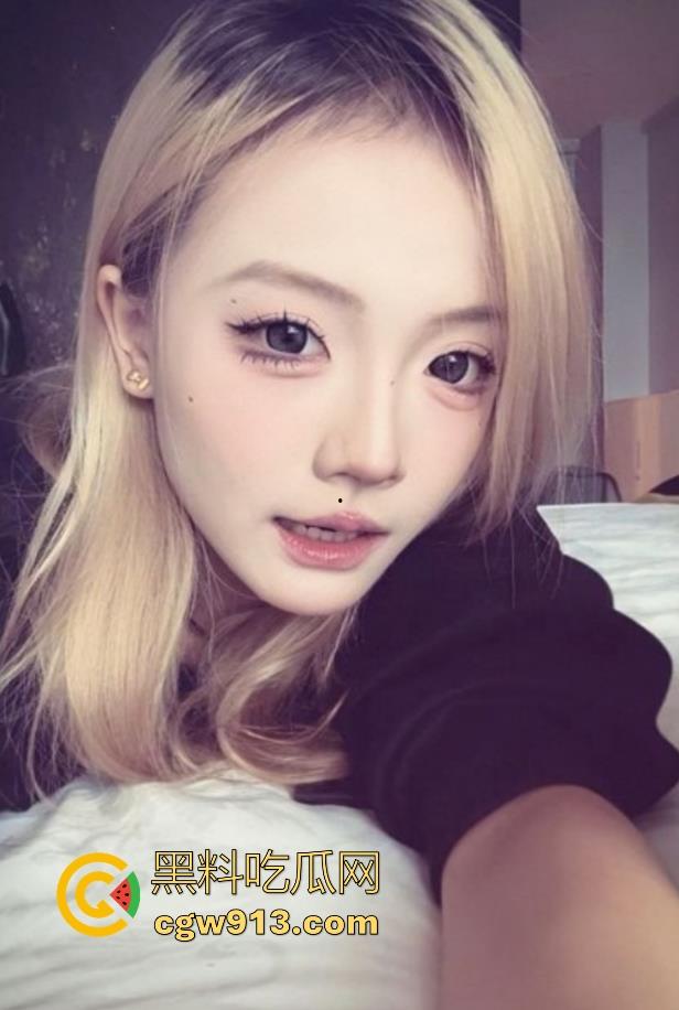 广东工商学院【沈宇希】约炮视频曝光,性感学姐被按在胯下疯狂抽插,插得直反白眼,淫水直流还不满足!-3