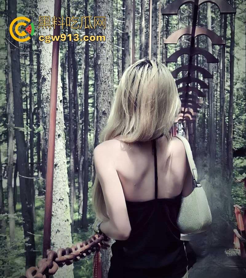 广东工商学院【沈宇希】约炮视频曝光,性感学姐被按在胯下疯狂抽插,插得直反白眼,淫水直流还不满足!-4