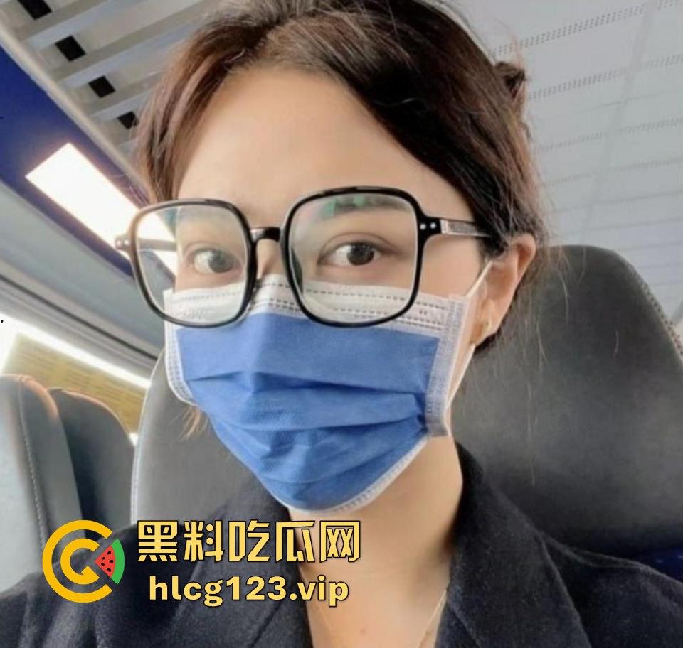 搭讪大神搞定复旦女博士！外表端庄，见到大鸡巴直接含嘴里，酒店里浪叫不停！-3