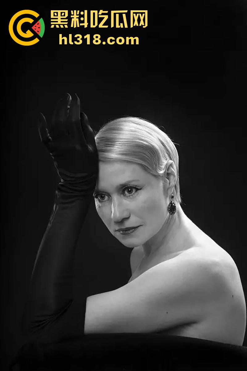 丹麦影后真枪实弹出演《女王诱罪》，后妈背着老公勾引继子，真实口交后入，找回久违的激情，太刺激了!-3