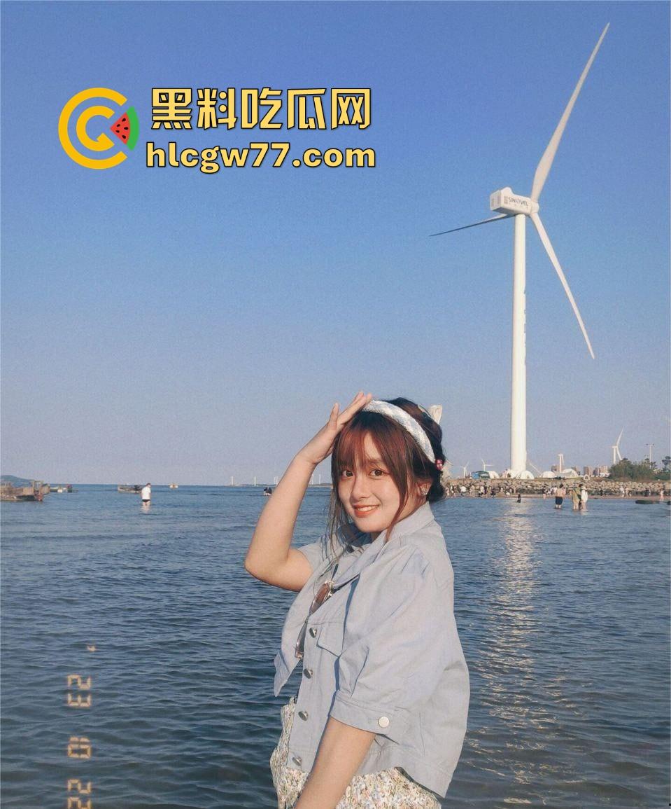 徐州医科大学大四可爱学姐【薛艺琳】表面乖女实则骚货，背着纯情男友网上调情 极致的反差母狗！-3