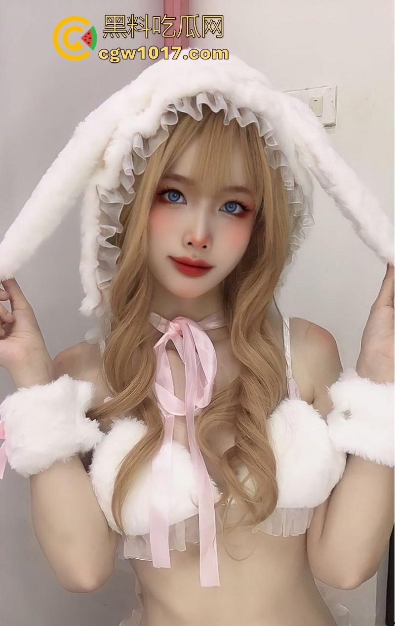 顶级Coser女神【DreamlikeUwU】化身性感小白兔,Q弹美乳在镜头前晃荡,扭动翘臀、撩人姿势,每一帧都超淫荡!-1