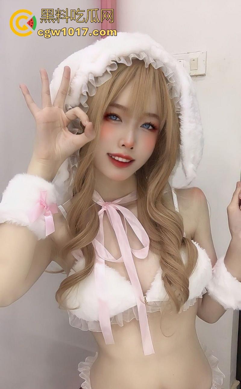 顶级Coser女神【DreamlikeUwU】化身性感小白兔,Q弹美乳在镜头前晃荡,扭动翘臀、撩人姿势,每一帧都超淫荡!-2