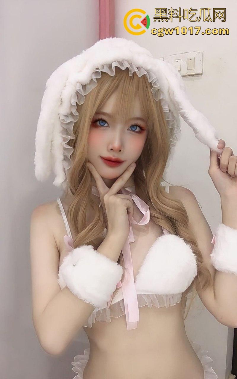 顶级Coser女神【DreamlikeUwU】化身性感小白兔,Q弹美乳在镜头前晃荡,扭动翘臀、撩人姿势,每一帧都超淫荡!-3
