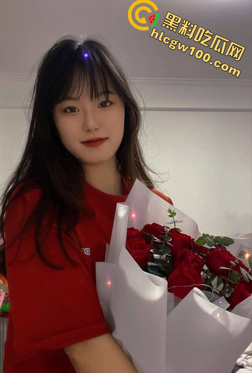 绿帽情节的老公投稿自己的反差骚逼老婆，从18到28从懵懂少女变淫荡人妻细数恩爱十年-2