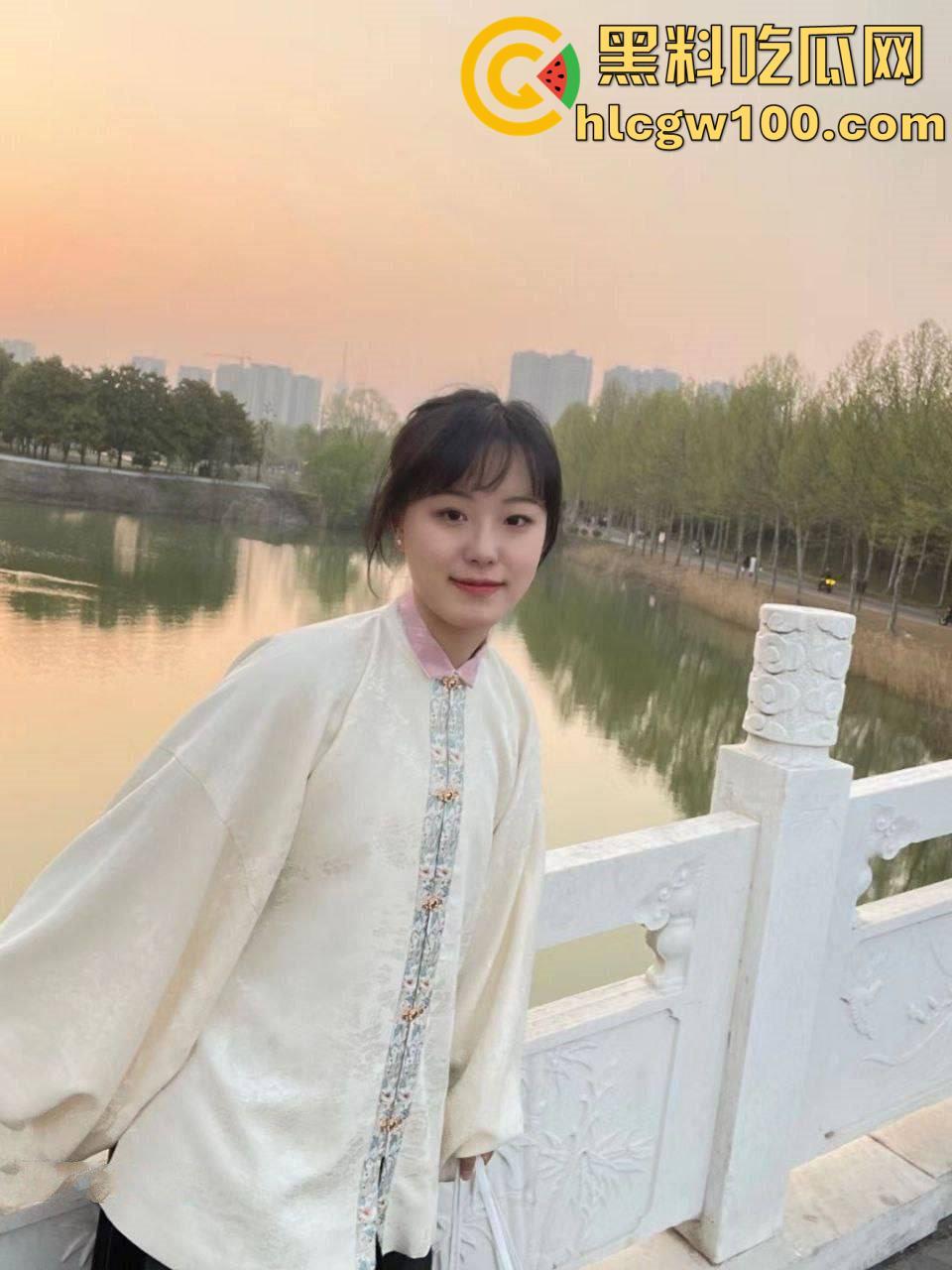 绿帽情节的老公投稿自己的反差骚逼老婆，从18到28从懵懂少女变淫荡人妻细数恩爱十年-5