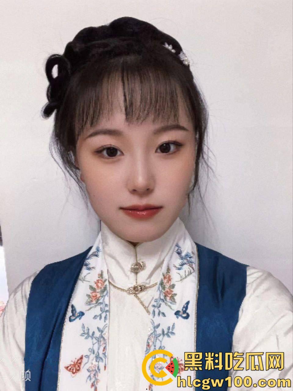 绿帽情节的老公投稿自己的反差骚逼老婆，从18到28从懵懂少女变淫荡人妻细数恩爱十年-12