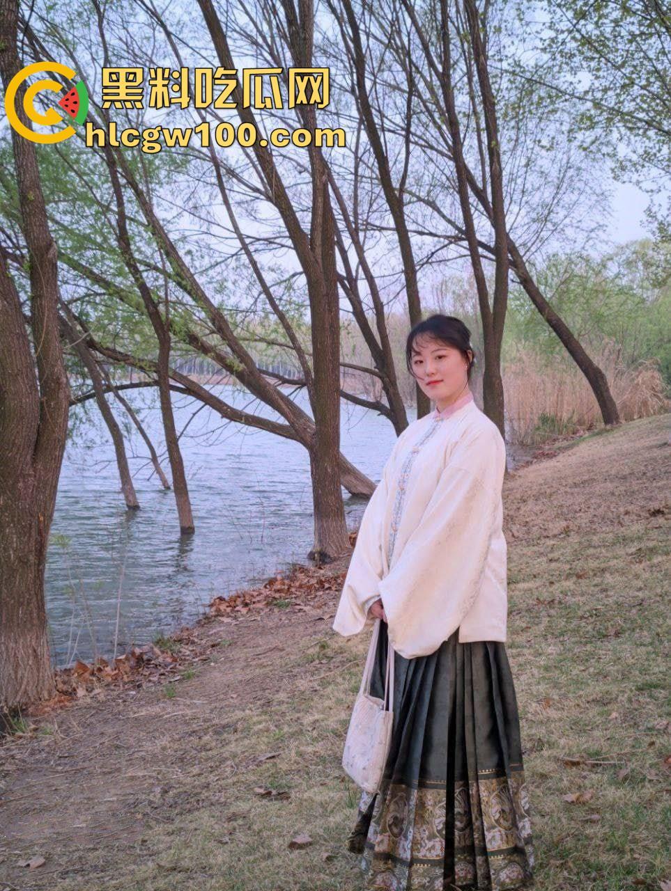 绿帽情节的老公投稿自己的反差骚逼老婆，从18到28从懵懂少女变淫荡人妻细数恩爱十年-30