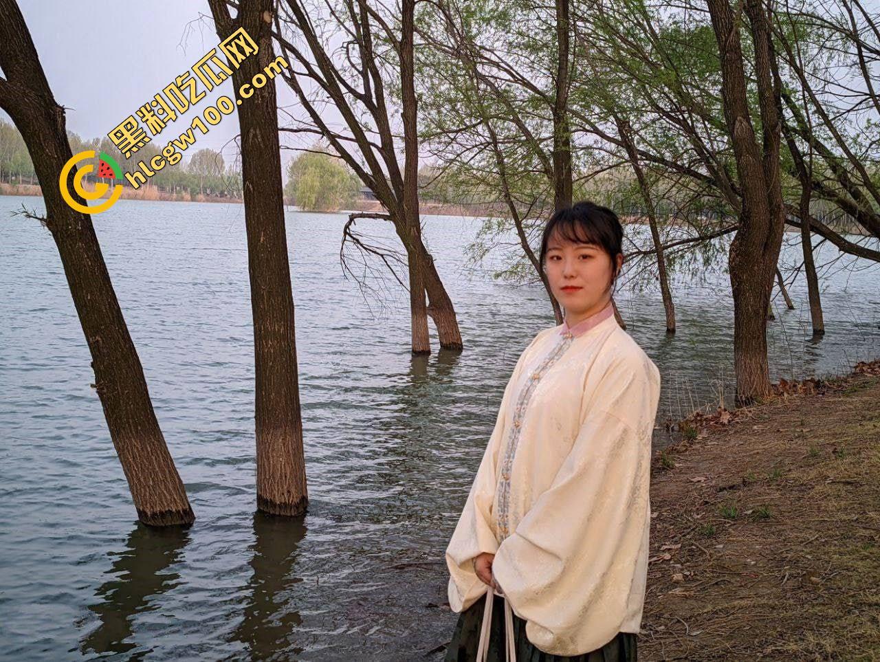 绿帽情节的老公投稿自己的反差骚逼老婆，从18到28从懵懂少女变淫荡人妻细数恩爱十年-34