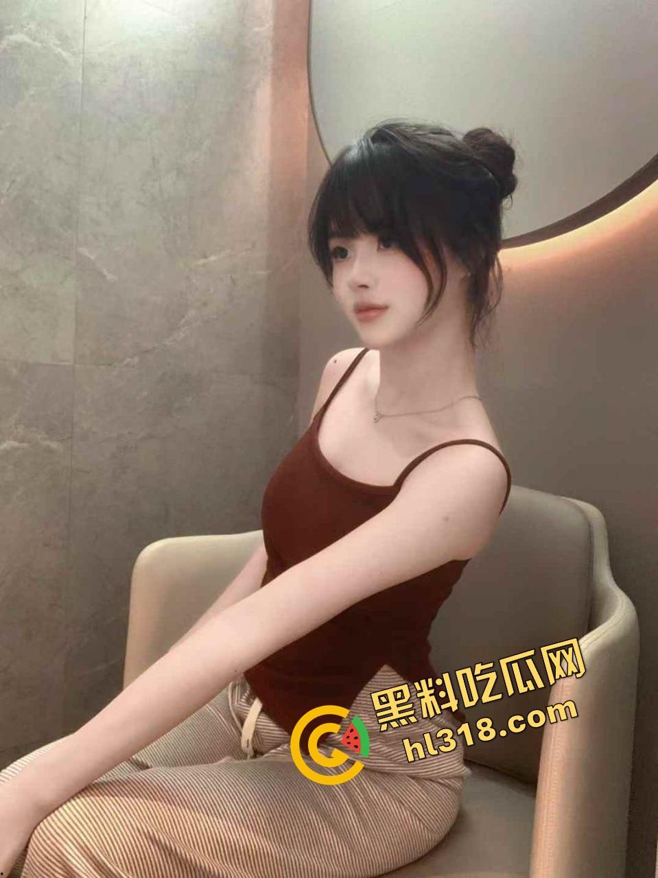 瘦逼不如肥逼爽，厚肉包夹鸡巴一发入魂，这种软嫩夹心糖日了都想哭，肥逼才是男人的快乐老家！-2