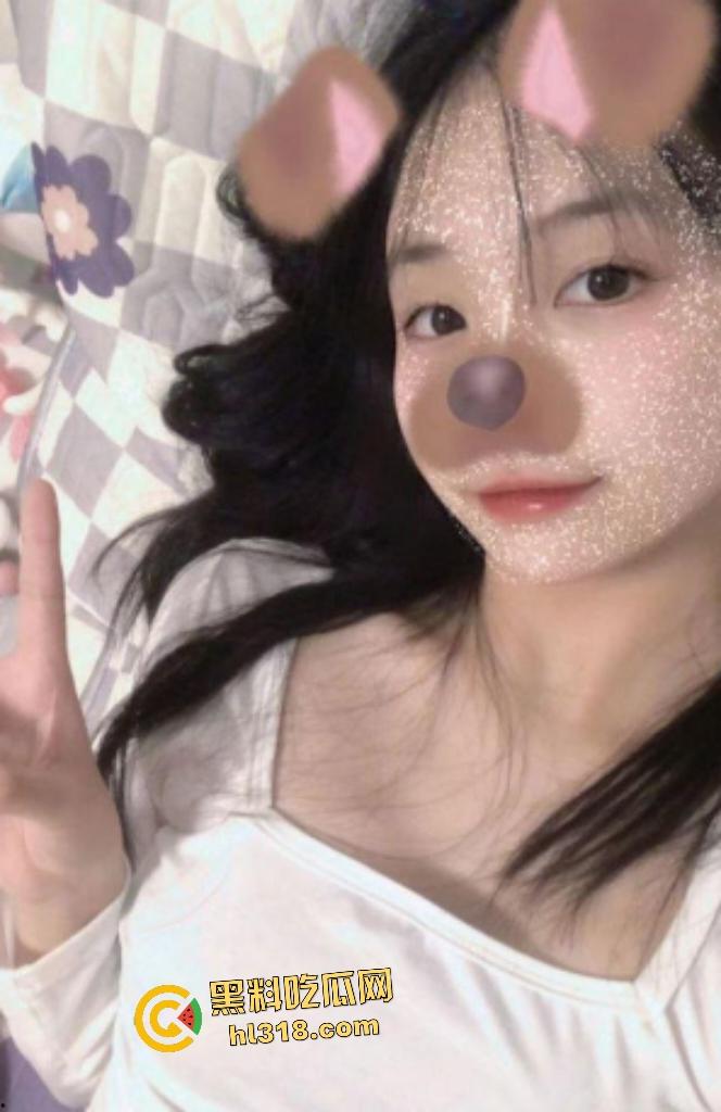 河北大一清纯学妹【何婷】自拍摸逼视频！少女气息浓郁反差炸裂，化身小女友给你看看逼！-1