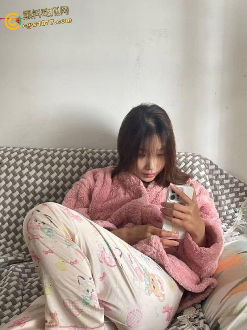 富二代约炮大神【fkabuto】,约操江苏05年清纯嫩妹,极品身材跳蛋调情,翘臀后入爽到腿抖!-2