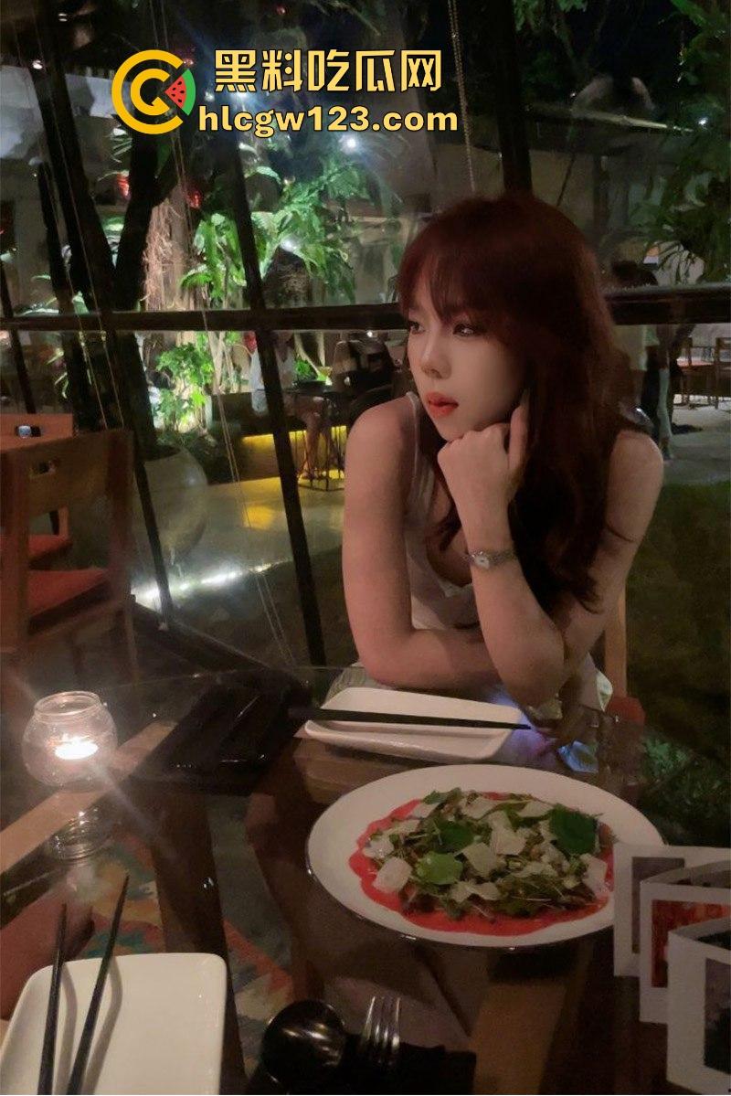 富二代真实约炮02年女大 怼脸拍摄极品嫩妹口交舔屌 无套抽插紧致一线天美穴 内射画面爽到爆！-1