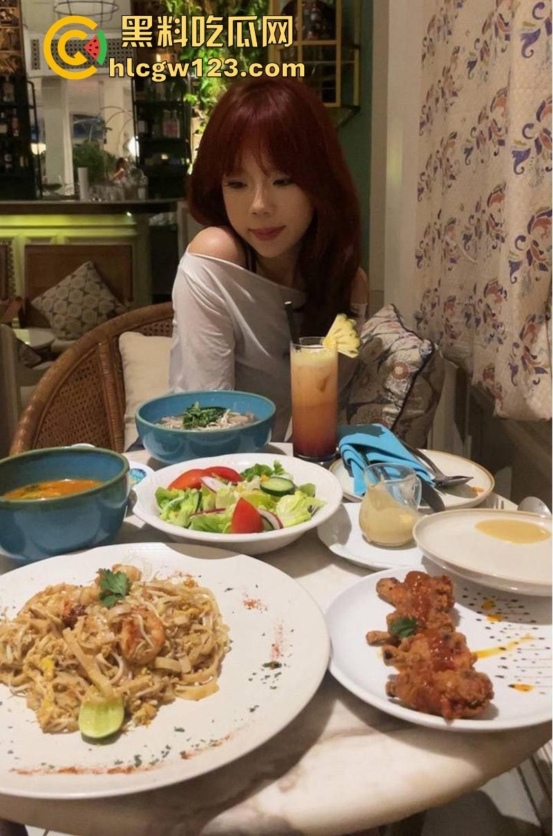 富二代真实约炮02年女大 怼脸拍摄极品嫩妹口交舔屌 无套抽插紧致一线天美穴 内射画面爽到爆！-5