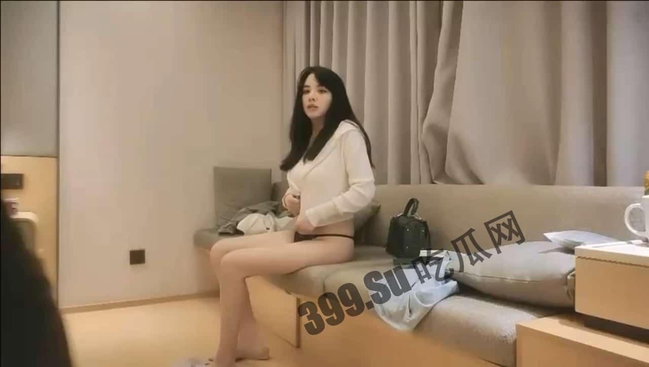 偷拍差点被发现，舞蹈学院小美女 身材苗条-1