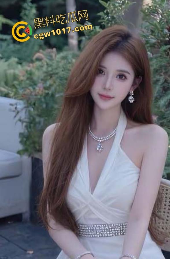 性欲超强嫂子强势上位，吊带丝袜情趣内衣性感诱惑，落地窗前漏出做爱，爽到淫水直流！-1