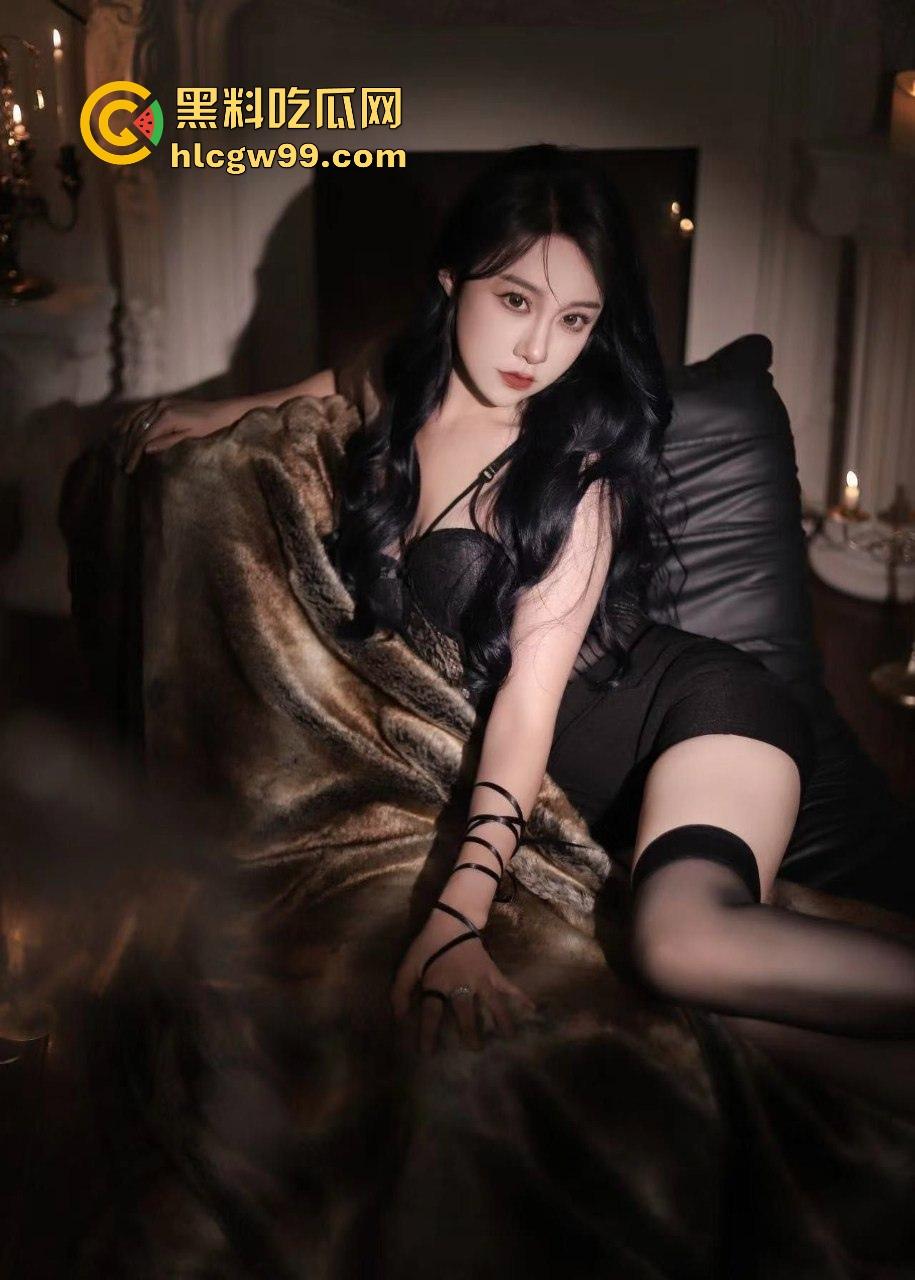 全裸健身秀绝对吸睛!妹子一边练身体一边晃胸,俩奶子晃得像水袋,弹性真特么好,让人看了想流汗!-1