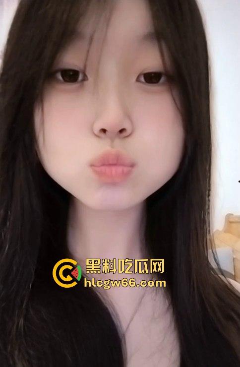 昆明旅游职业学院公认的清纯和母狗双代表【周彤珊】小小卡哇伊的 但你见的逼少过人吃过的鸡！-3