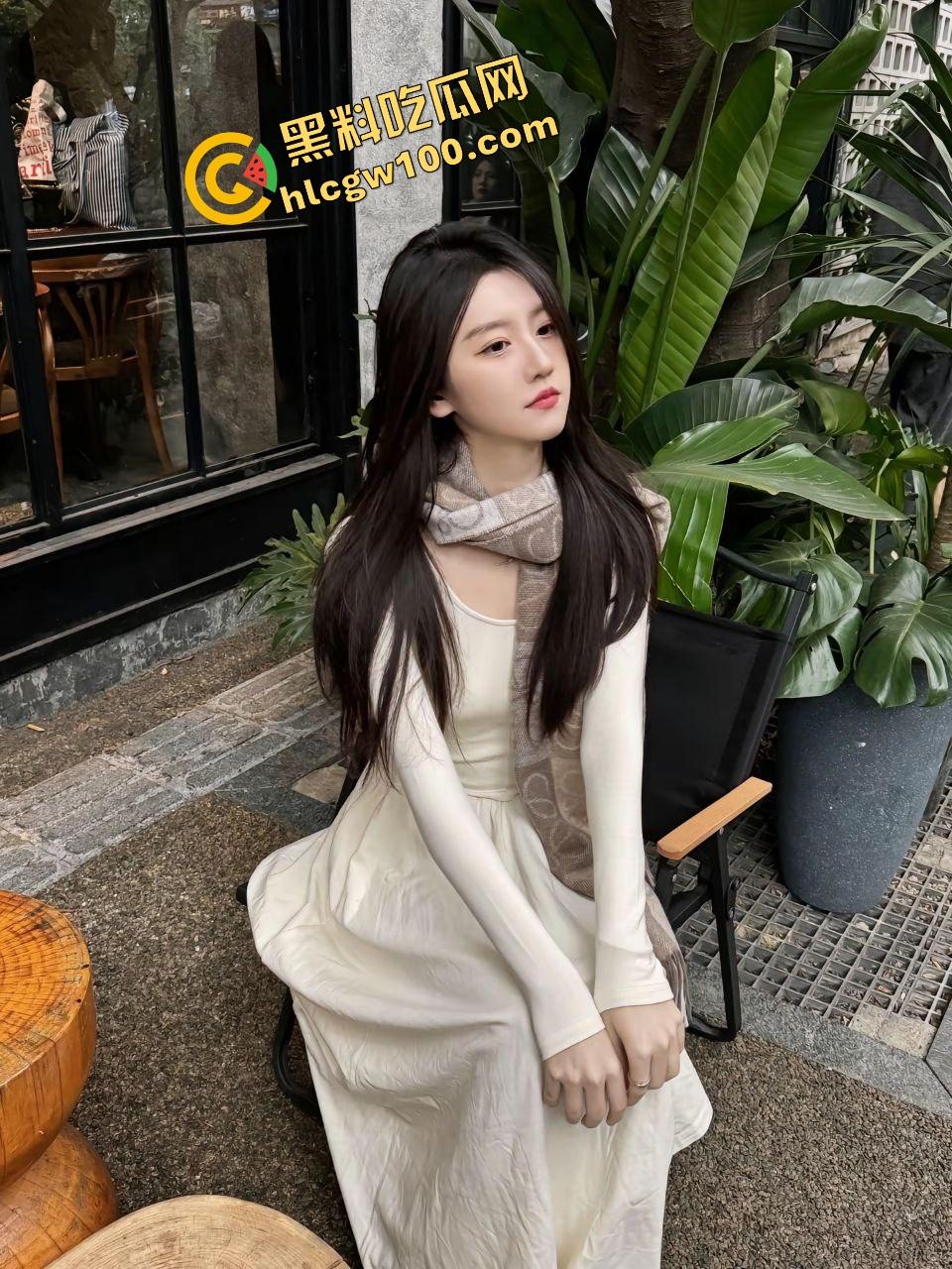 长春金融专校反差骚鸡【江敏】土豪砸钱包养，情趣黑丝后怼骚臀，化妆镜后入猛操娇喘！独家曝光！-4