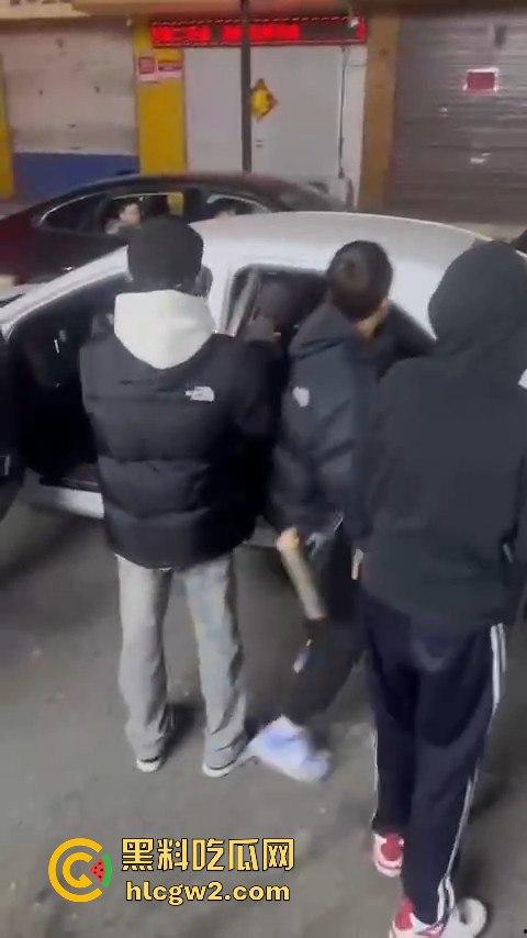 山东泰安新泰未成年小崽子打人狠到飞起，活脱脱一群小雇佣兵，打死人也不犯法？！-7