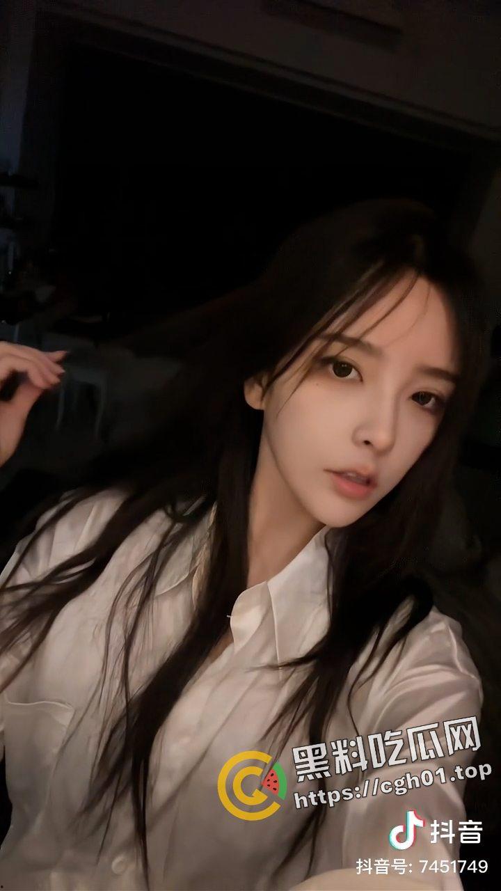 开盒LPL知名主持人【RITA】！开奔驰 喝战马 电竞椅上日rita 电竞少年的女神个人信息大曝光-5