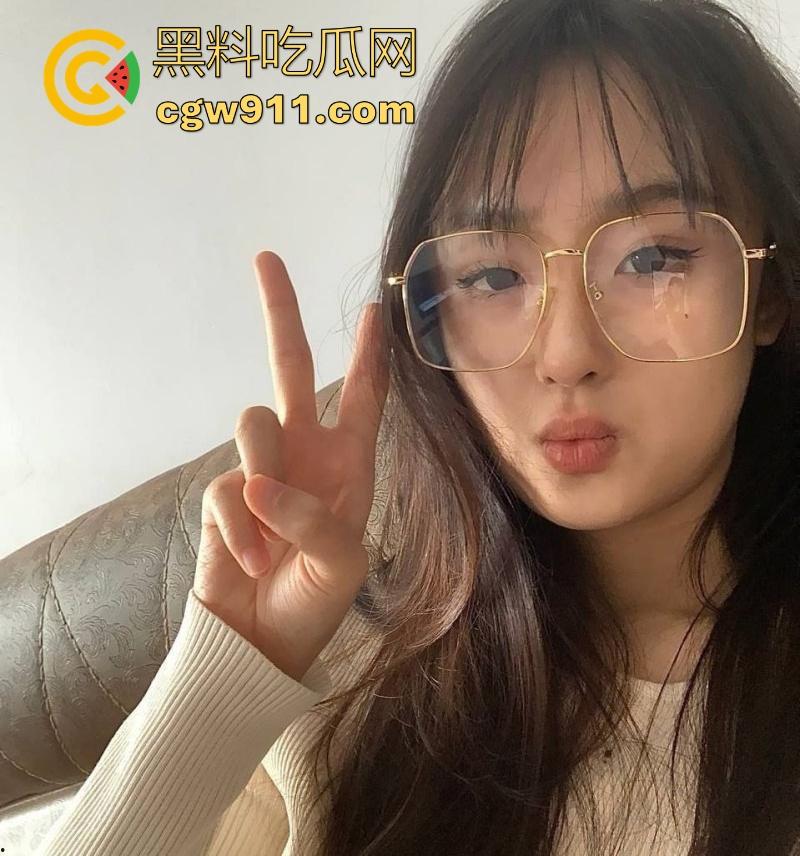 河北邢台人民教师【李安艺】课堂上的严师，私下的反差母狗，男友无套后入蜜桃翘臀，还是老师骚！-4