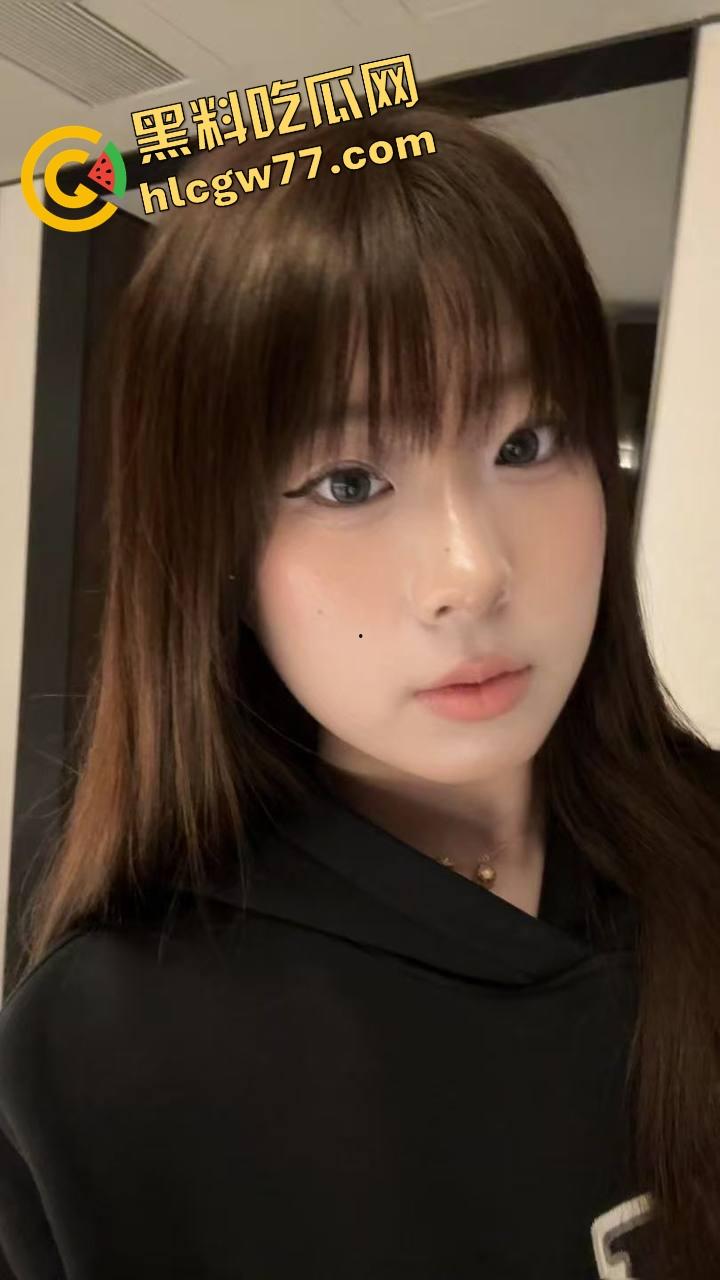 洛阳春药少妇路边失控，躺路沿石抠逼自慰，浪叫老公快操我，家里是没床吗？-4