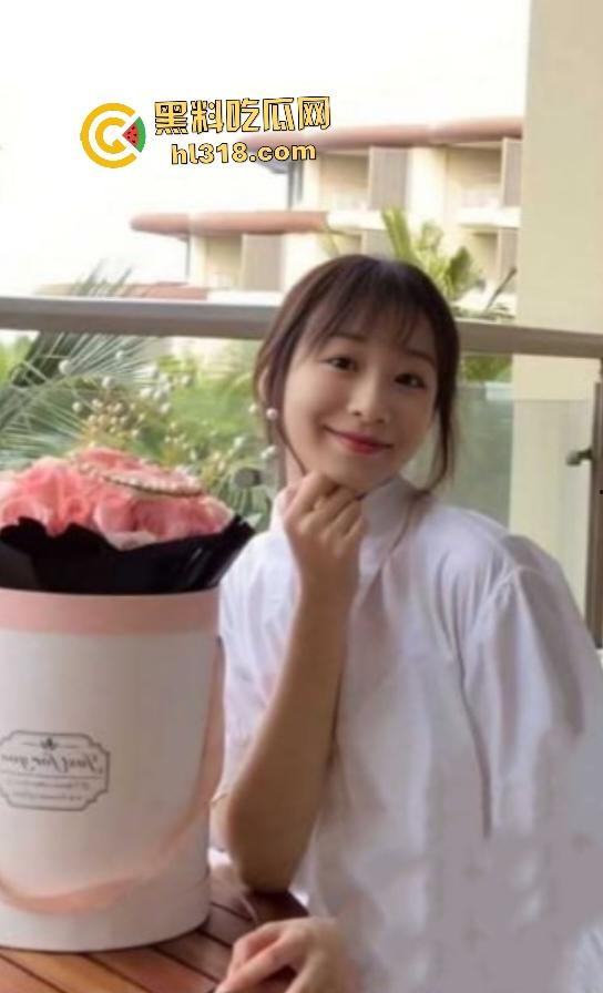 上海伴游媛【叶琳】白天导游晚上导管!花式伺候旅客鸡巴,后入背影骚的像条蛇!-1